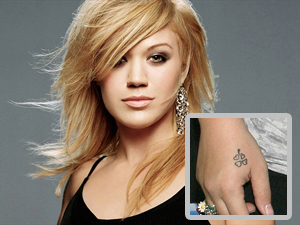 Kelly Clarkson Clover Tattoo